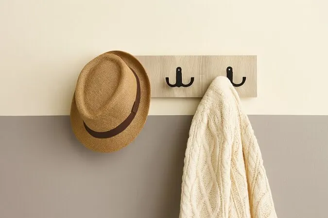 Cuier perete cu 3 agatatoare, stejar alb, 44x11 cm